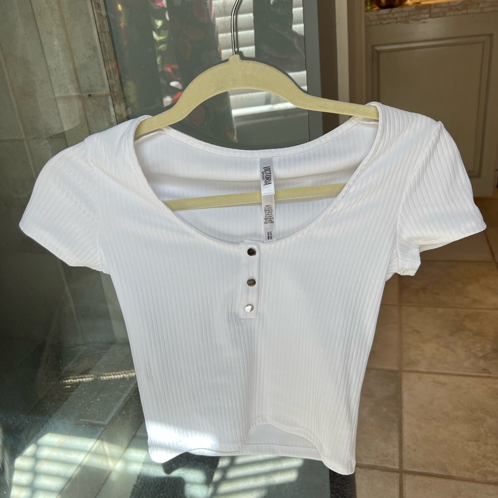 Victoria Secret Sport rubbed white workout top with silver snaps